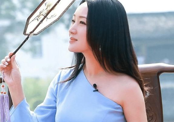 杨钰莹最新照片，时光中的甜歌皇后风采依旧