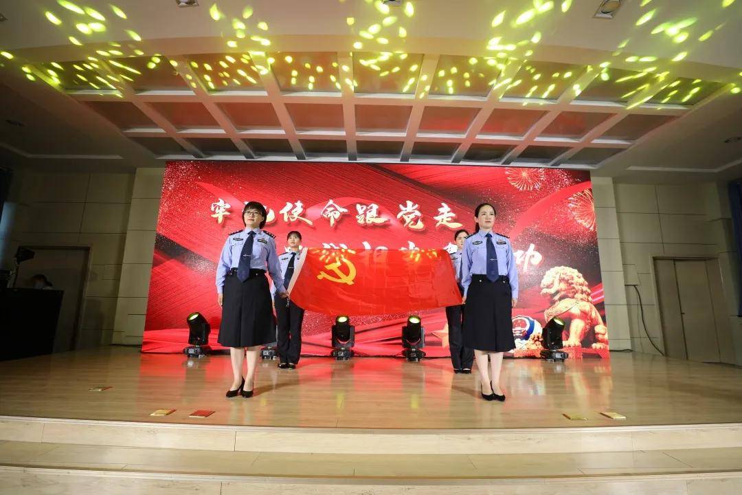 最新公安主题诗歌朗诵，赞美与反思的交织旋律